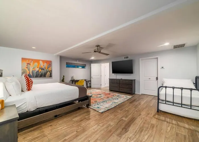 Tucasa - Private Backyard - Theater Holiday home Tucson