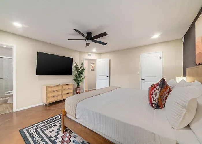 Tucasa - Private Backyard - Theater Holiday home Tucson