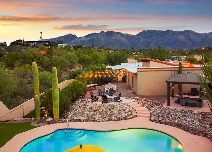 Tucasa - Private Backyard - Theater Tucson