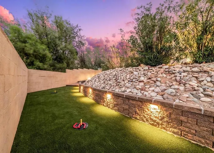 Tucasa - Private Backyard - Theater Holiday home *