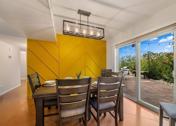 Tucasa - Private Backyard - Theater Holiday home