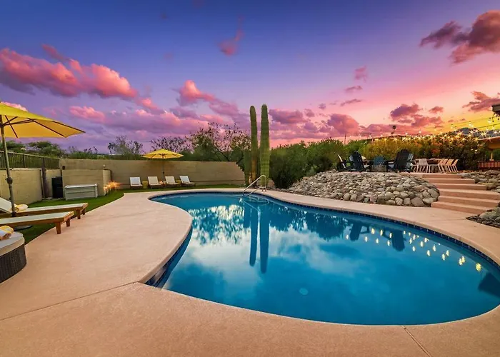 Tucasa - Private Backyard - Theater Holiday home