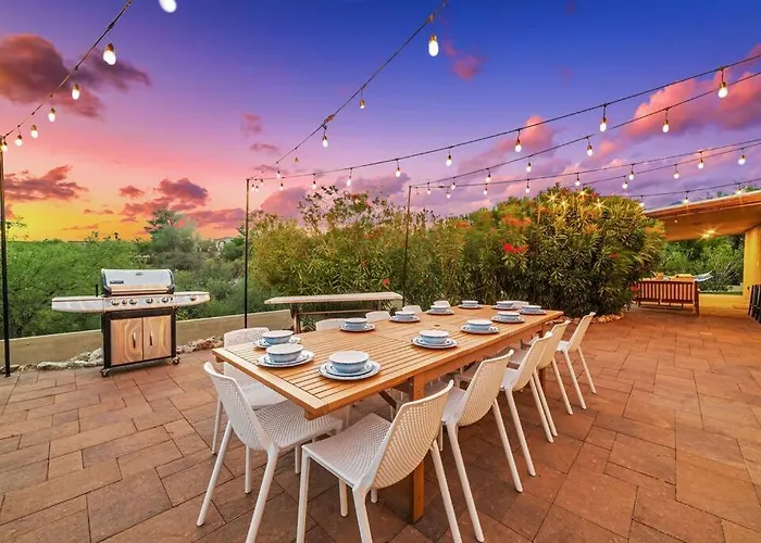 Tucasa - Private Backyard - Theater Holiday home