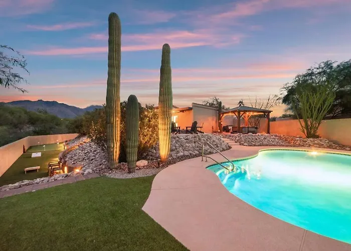 Tucasa - Private Backyard - Theater Tucson