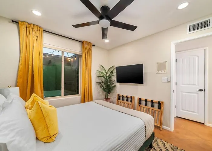 Tucasa - Private Backyard - Theater * Tucson