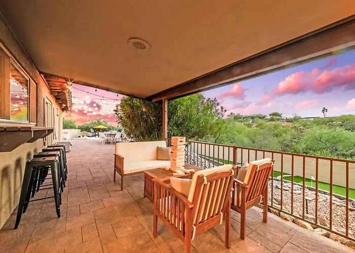Tucasa - Private Backyard - Theater Holiday home *