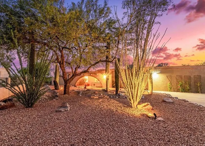 Tucasa - Private Backyard - Theater * Tucson